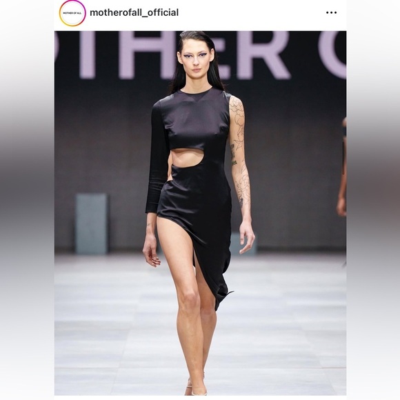 Revolve‎ Mother Of All Vesta Silk Cut Out Midi Dress in Black Sz M - Picture 5 of 6